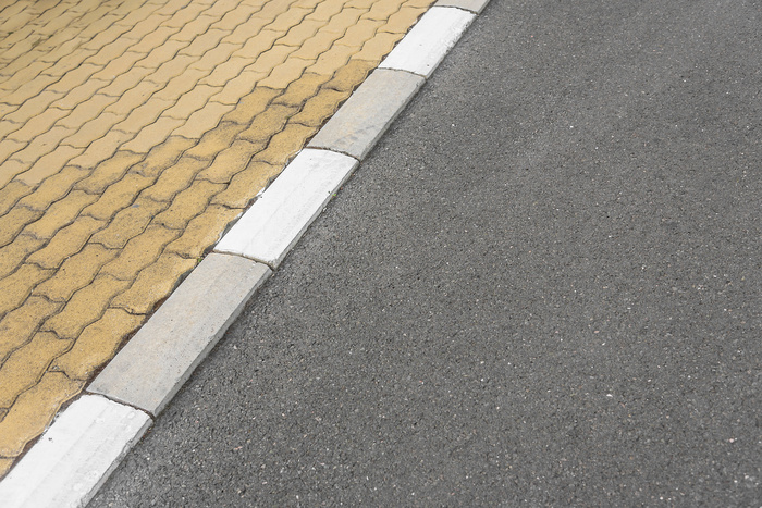 Border sidewalk and the asphalt road.